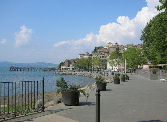Appartamento Tra Il Borgo E Il Lago 앙귈라라사바치아 외부 사진