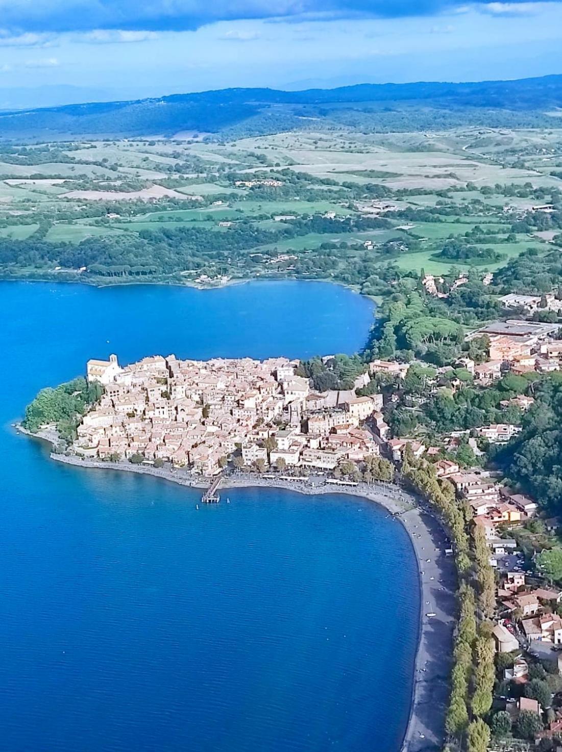 Appartamento Tra Il Borgo E Il Lago 앙귈라라사바치아 외부 사진