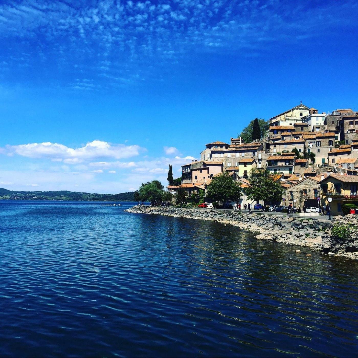 Appartamento Tra Il Borgo E Il Lago 앙귈라라사바치아 외부 사진
