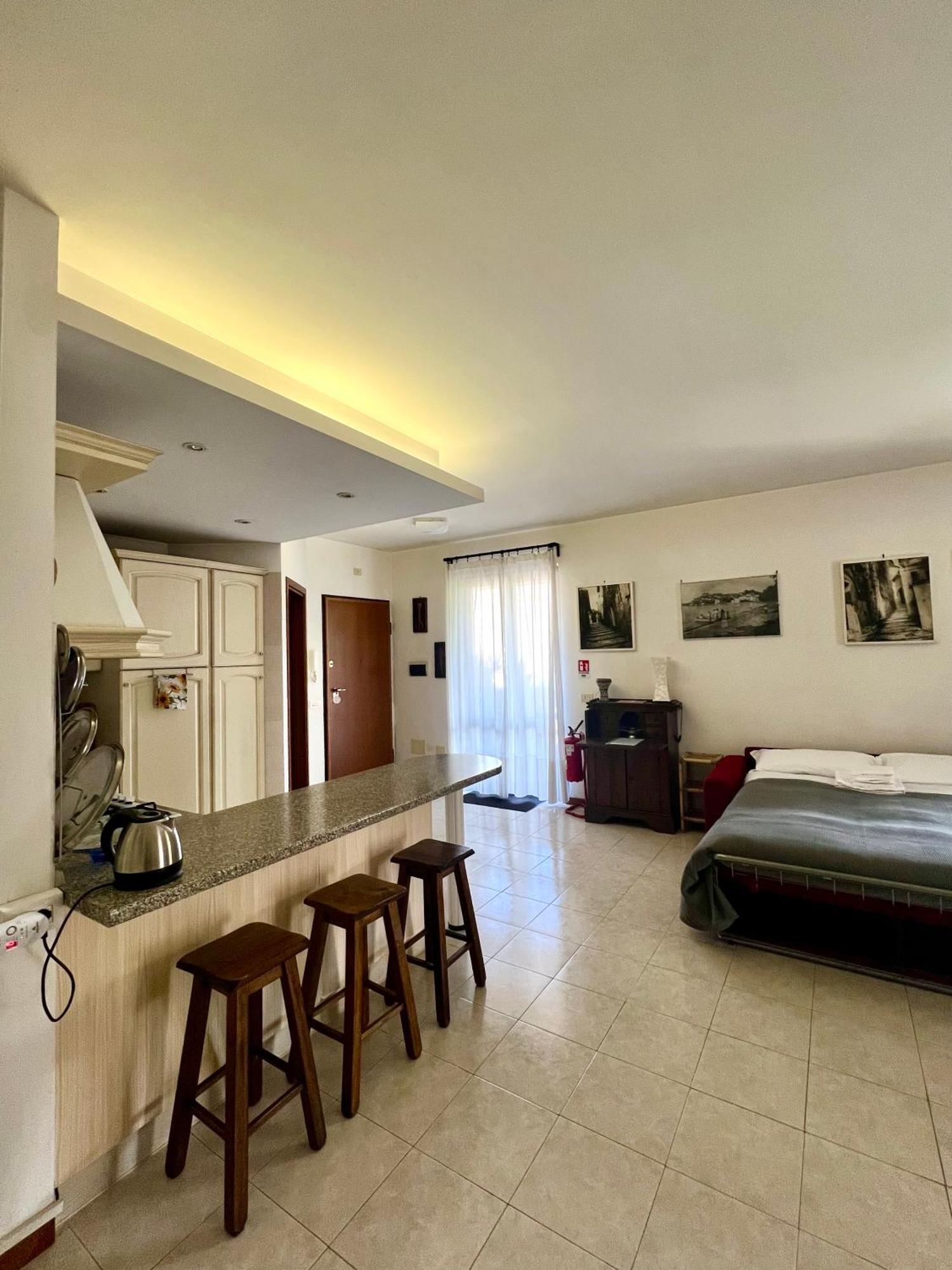 Appartamento Tra Il Borgo E Il Lago 앙귈라라사바치아 외부 사진